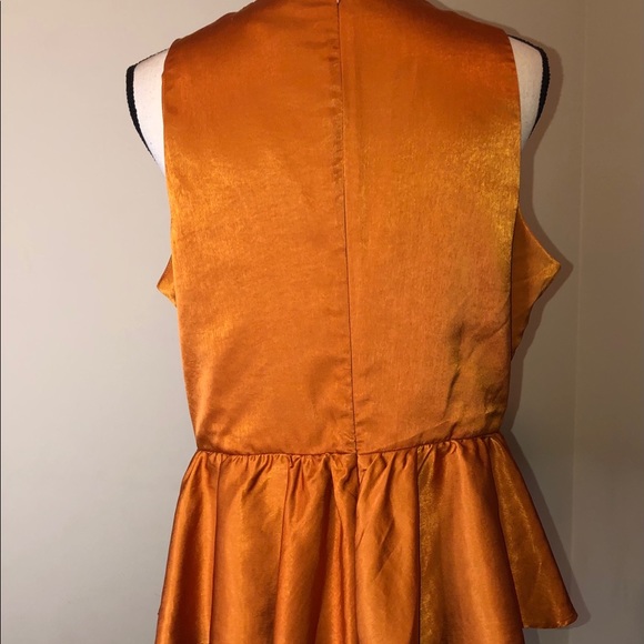 Q&A sleeveless top - Picture 3 of 8